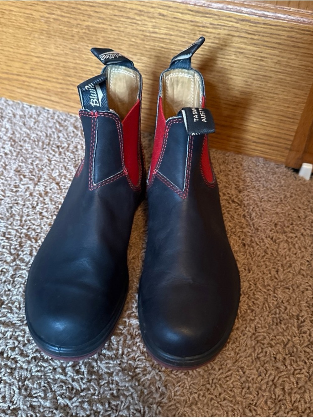 Blundstone Black Leather Chelsea Ankle Boots with Red Elastic